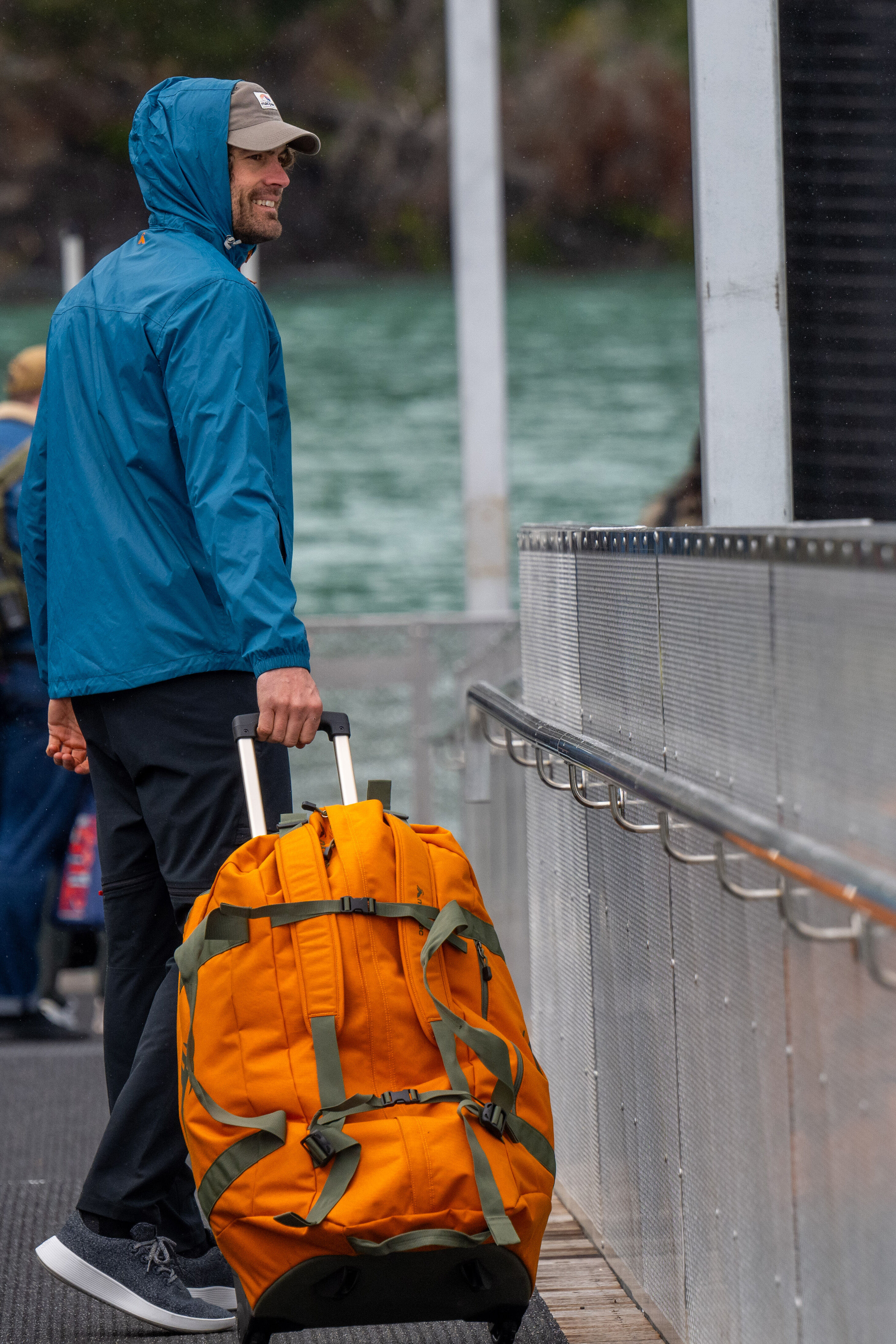 Macpac wheeled duffel 120l best sale